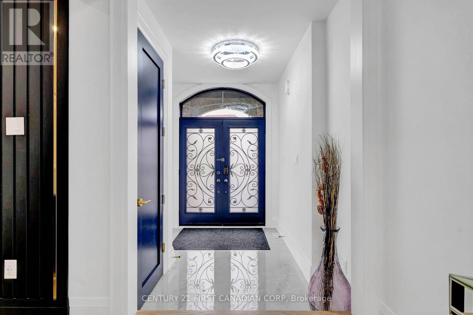 4 Freshspring Drive, Brampton, Ontario  L6R 3H6 - Photo 4 - W12680922