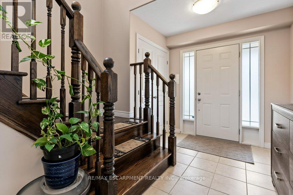 4875 John Street, Lincoln, Ontario  L3J 0P2 - Photo 7 - X12352774