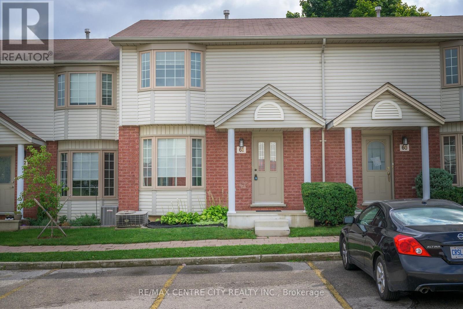 61 - 70 Chapman Court, London North, Ontario  N6H 5W1 - Photo 1 - X12680752