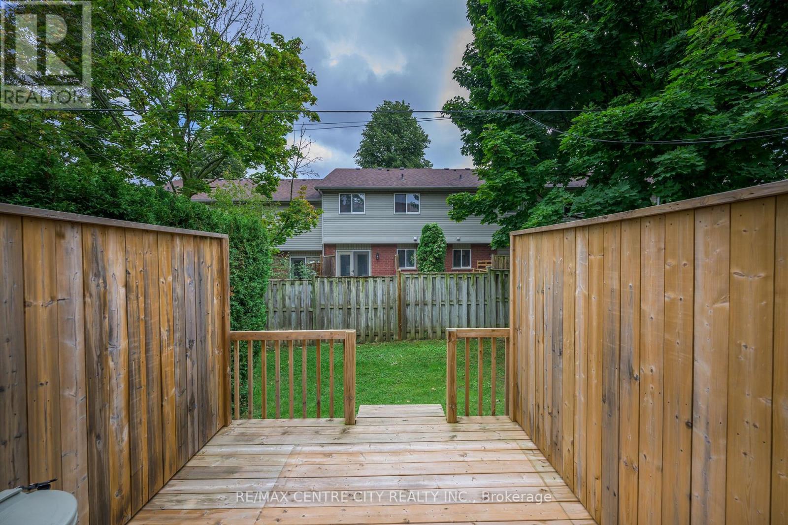 61 - 70 Chapman Court, London North, Ontario  N6H 5W1 - Photo 3 - X12680752