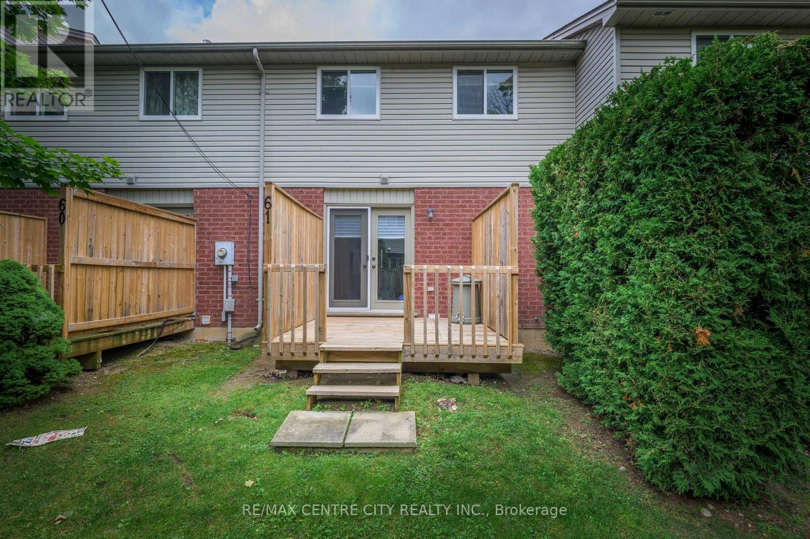 61 - 70 Chapman Court, London North, Ontario  N6H 5W1 - Photo 4 - X12680752