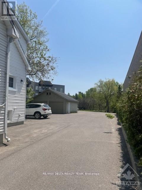 2788 St Joseph Boulevard, Ottawa, Ontario  K1C 1G5 - Photo 2 - X12680662