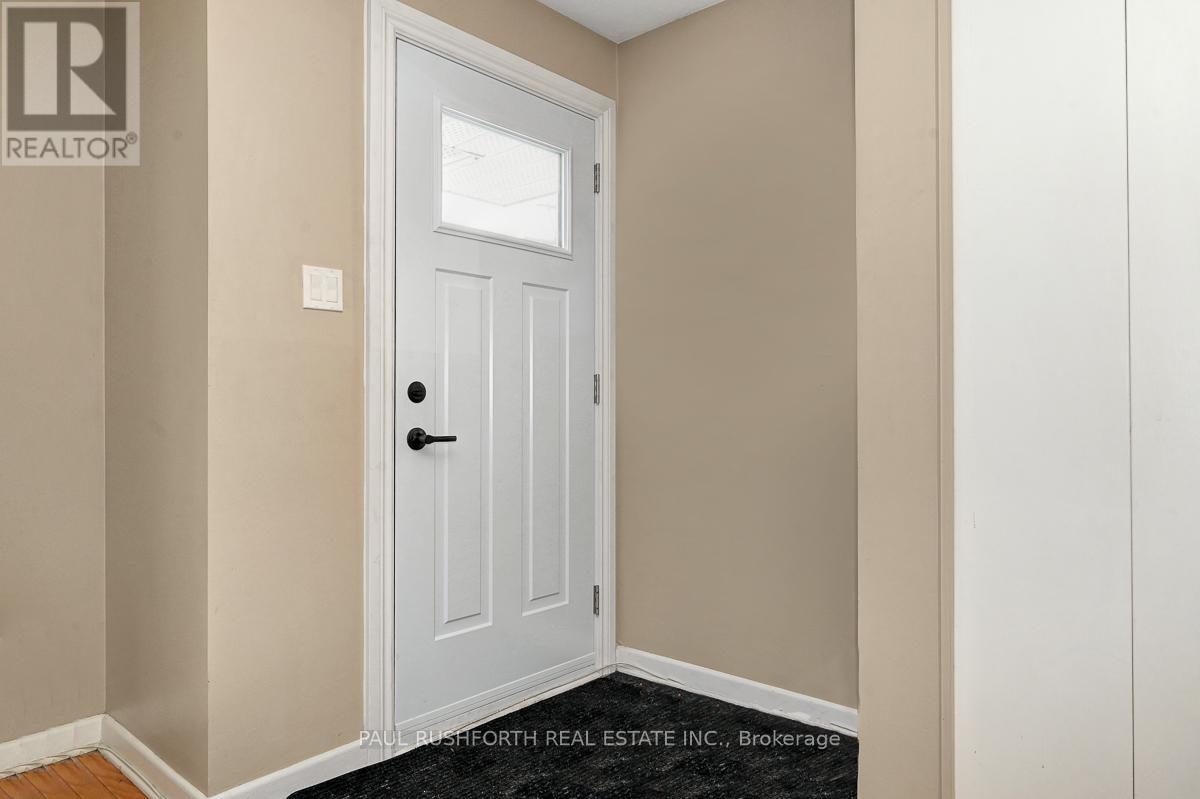 892 Baseline Road, Ottawa, Ontario  K2C 0A4 - Photo 3 - X12680836