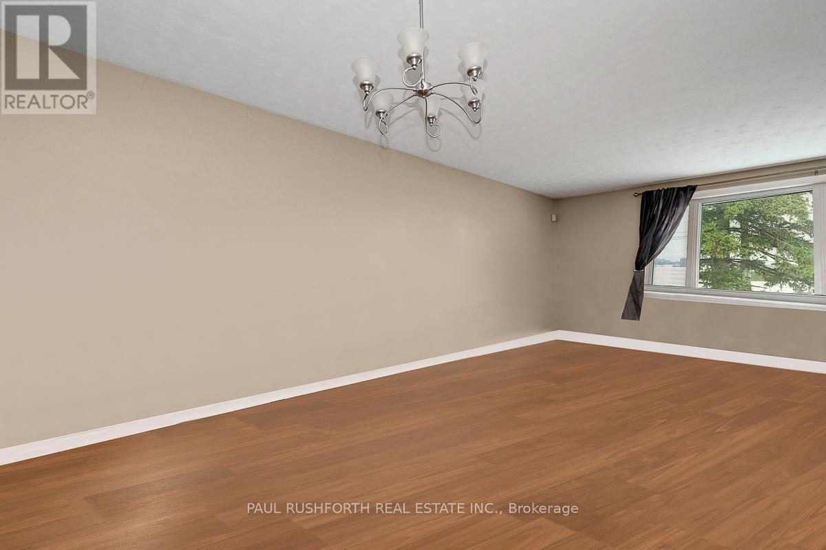 892 Baseline Road, Ottawa, Ontario  K2C 0A4 - Photo 9 - X12680836