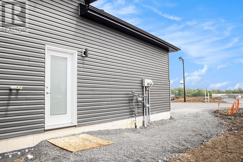 B - 63 Helen Street, North Stormont, Ontario  K0A 1R0 - Photo 3 - X12680900