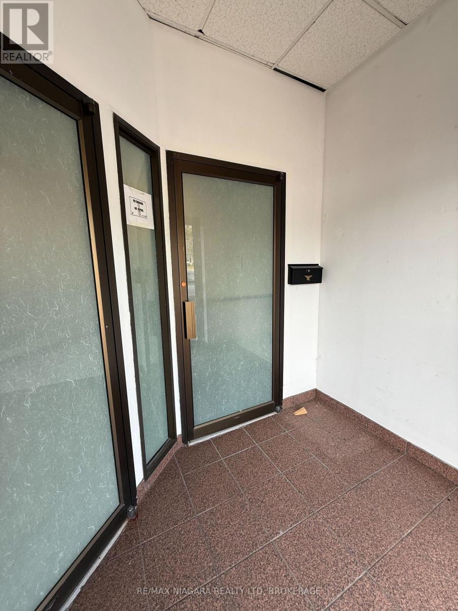 4 - 224 Garrison Road, Fort Erie (Central), Ontario  L2A 1M7 - Photo 4 - X12330430