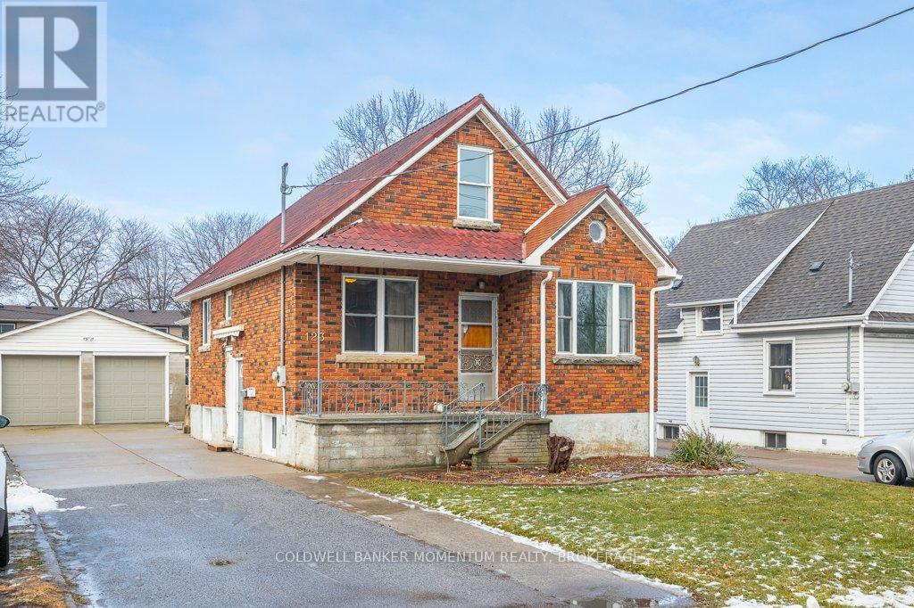 123 Haig Street, St. Catharines, Ontario  L2R 7G7 - Photo 1 - X12680634