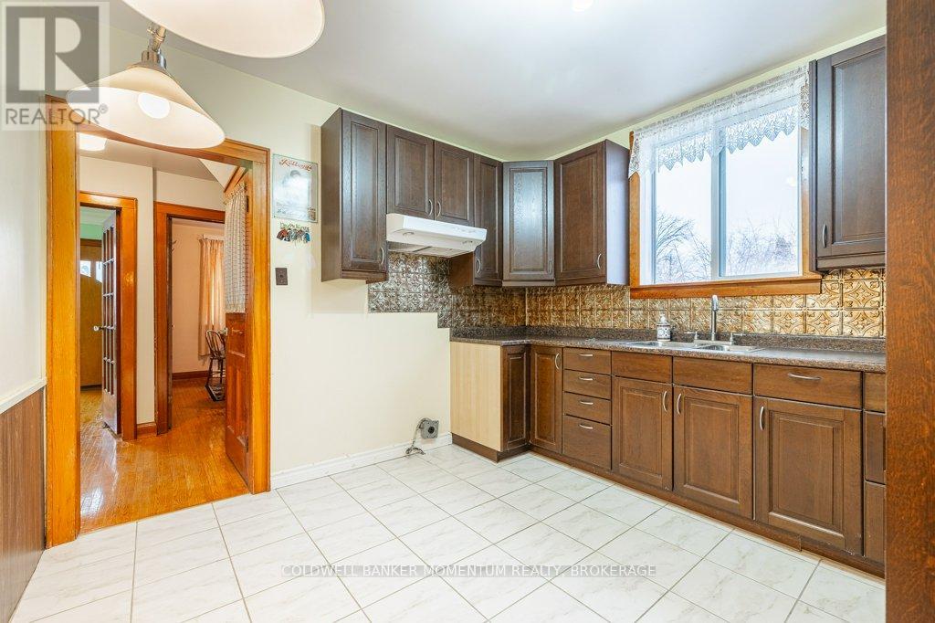 123 Haig Street, St. Catharines, Ontario  L2R 7G7 - Photo 8 - X12680634