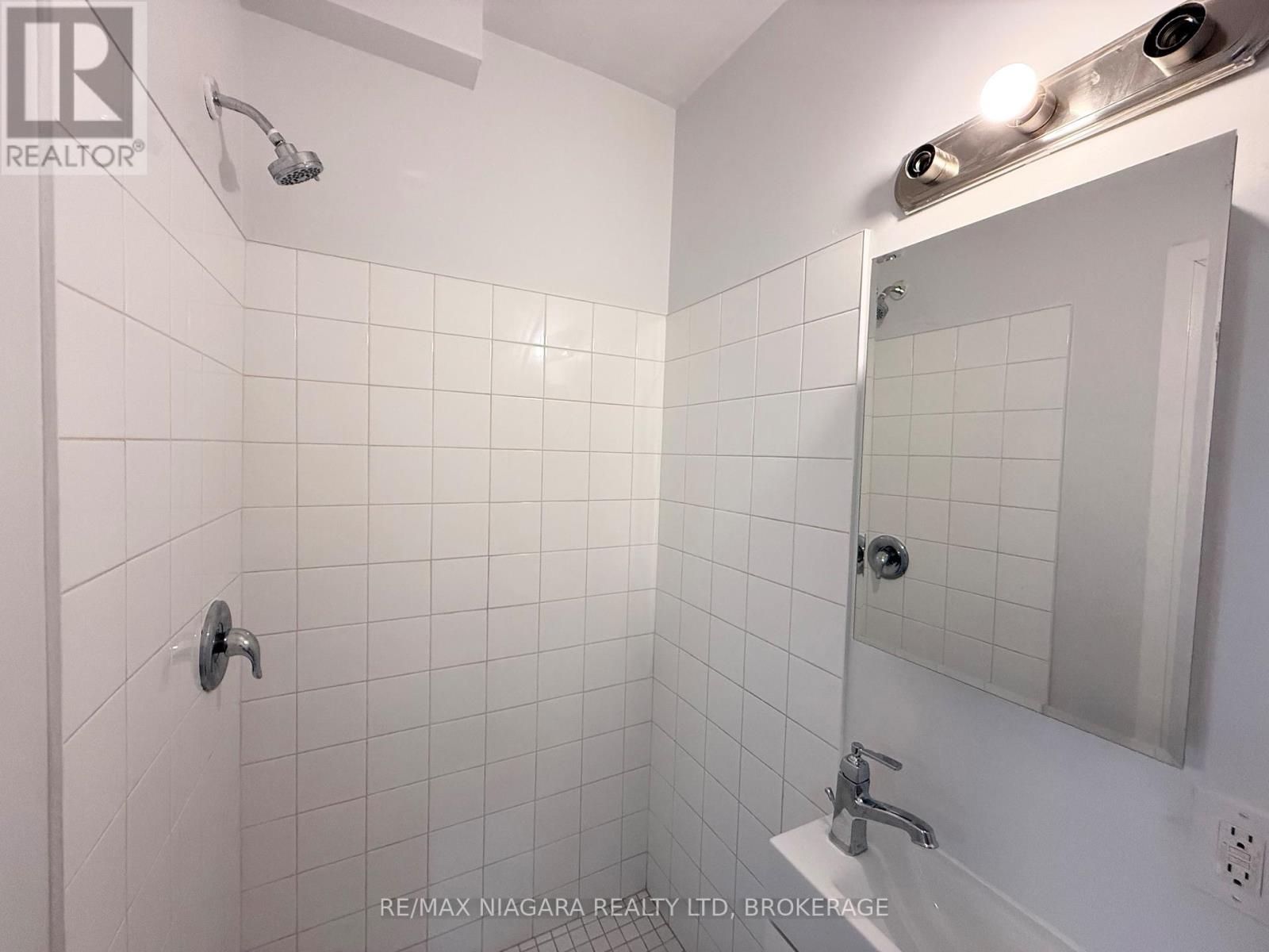 Unit 4 - 4711 River Road, Niagara Falls, Ontario  L2E 3G2 - Photo 14 - X12680722