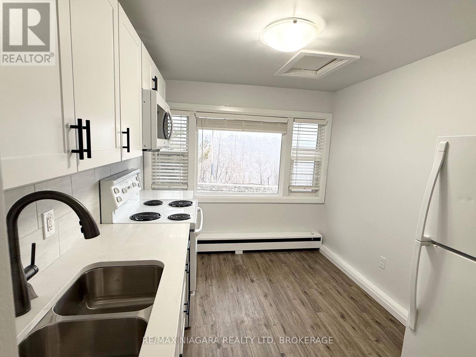 Unit 4 - 4711 River Road, Niagara Falls, Ontario  L2E 3G2 - Photo 7 - X12680722