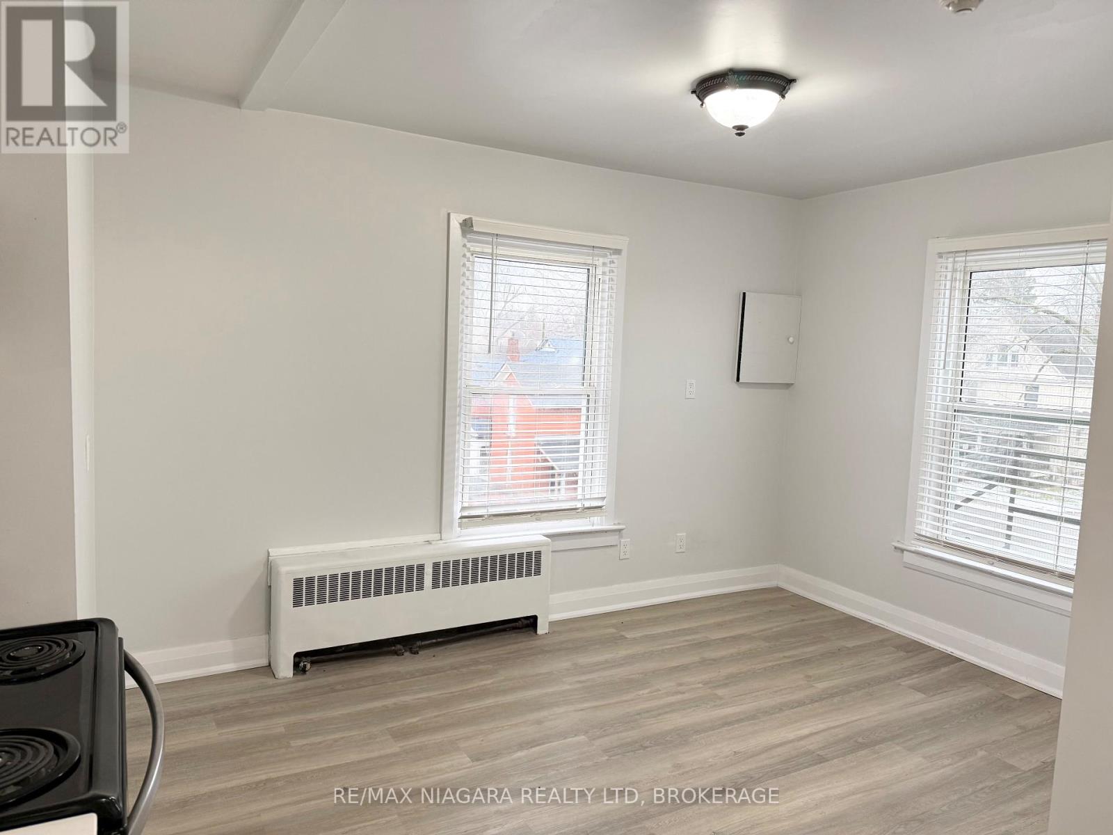 Unit 6 - 4711 River Road, Niagara Falls, Ontario  L2E 3G2 - Photo 5 - X12680726