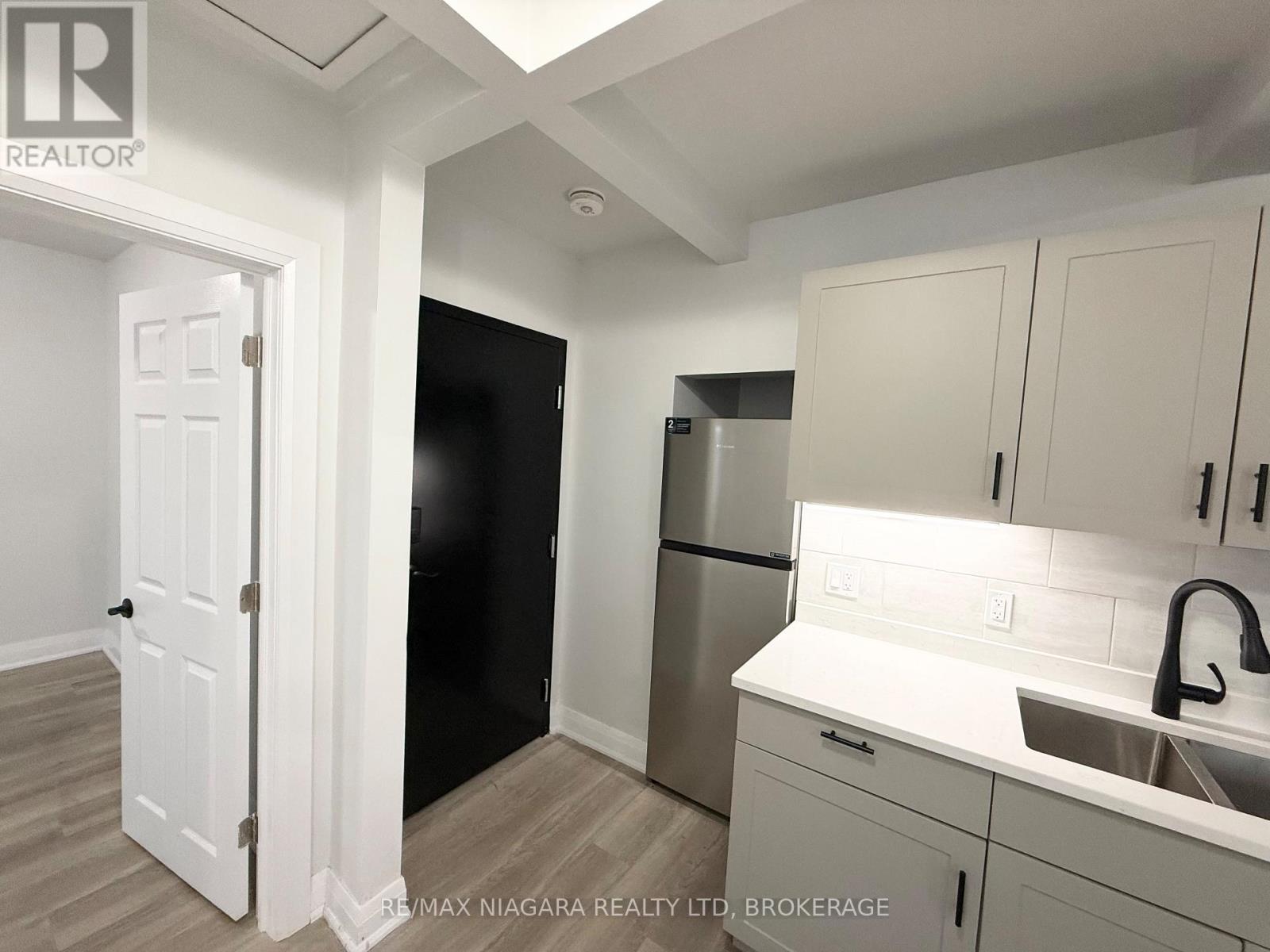 Unit 6 - 4711 River Road, Niagara Falls, Ontario  L2E 3G2 - Photo 9 - X12680726