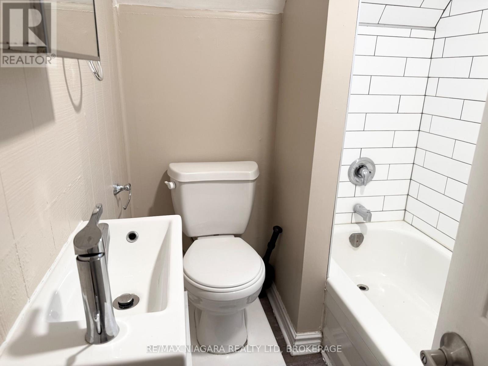 Unit 3 - 4701 River Road, Niagara Falls, Ontario  L2E 3G2 - Photo 18 - X12680730