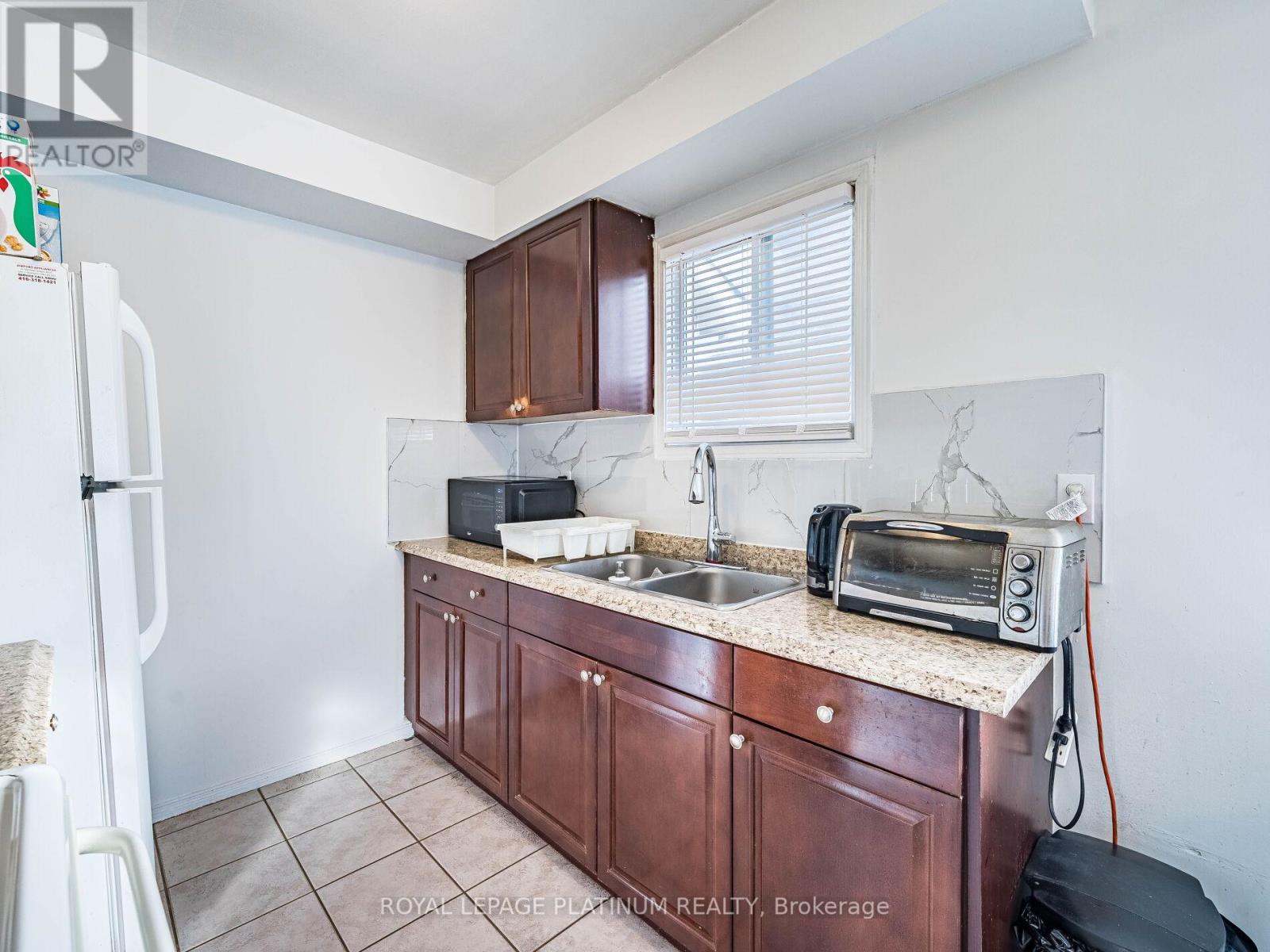 14 Wallingford Court, Brampton, Ontario  L6Y 4V7 - Photo 15 - W12630986