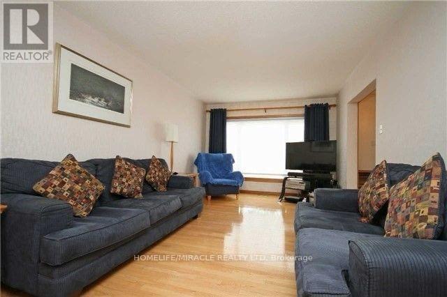 10 Earnscliffe Gate, Brampton, Ontario  L6T 3B3 - Photo 4 - W12678748