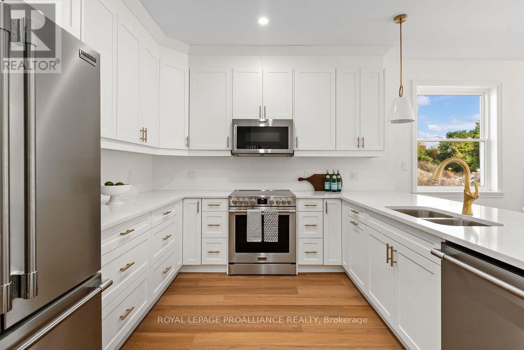 159 Pomeroy Avenue, Tweed, Ontario  K0K 3J0 - Photo 9 - X12429901