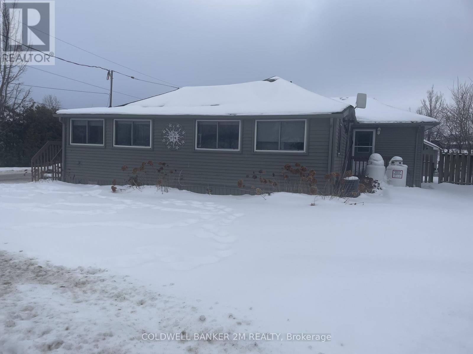 143 Hazel Street, Kawartha Lakes, Ontario K0M 1L0 - Photo 2 - X12680786