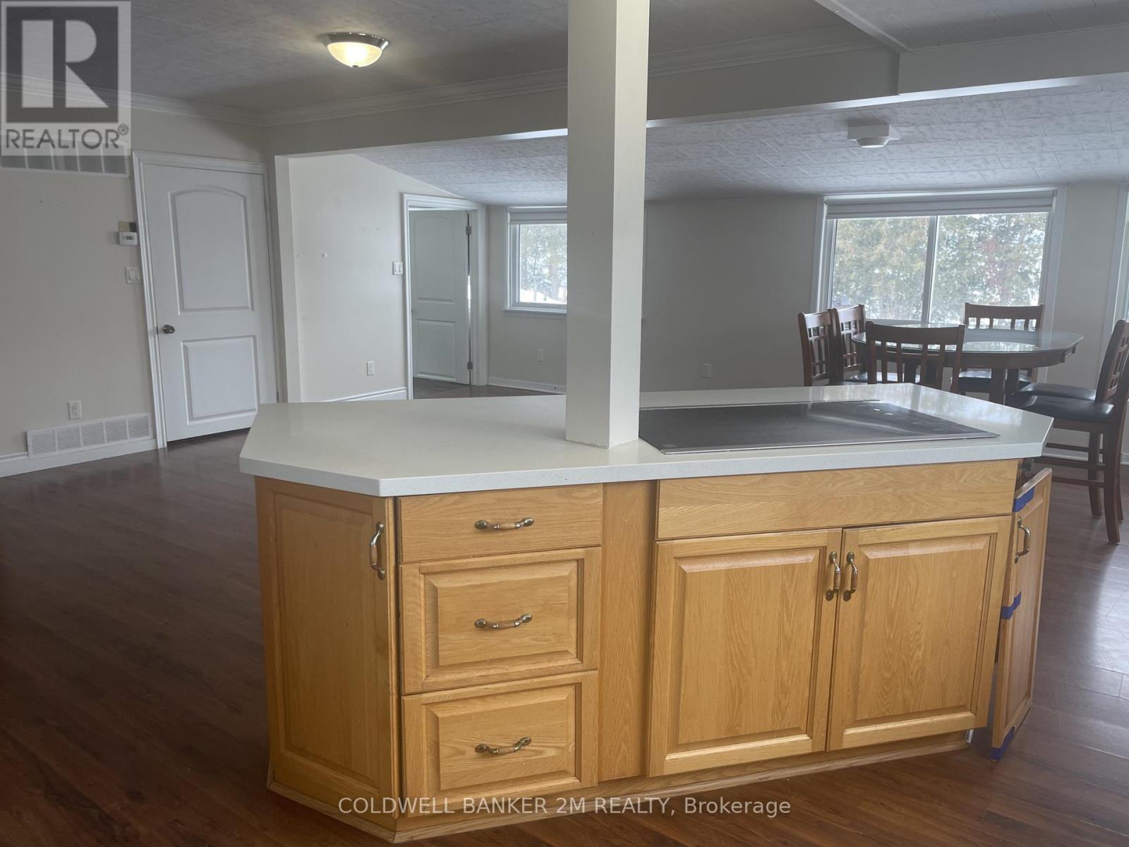 143 Hazel Street, Kawartha Lakes, Ontario K0M 1L0 - Photo 3 - X12680786