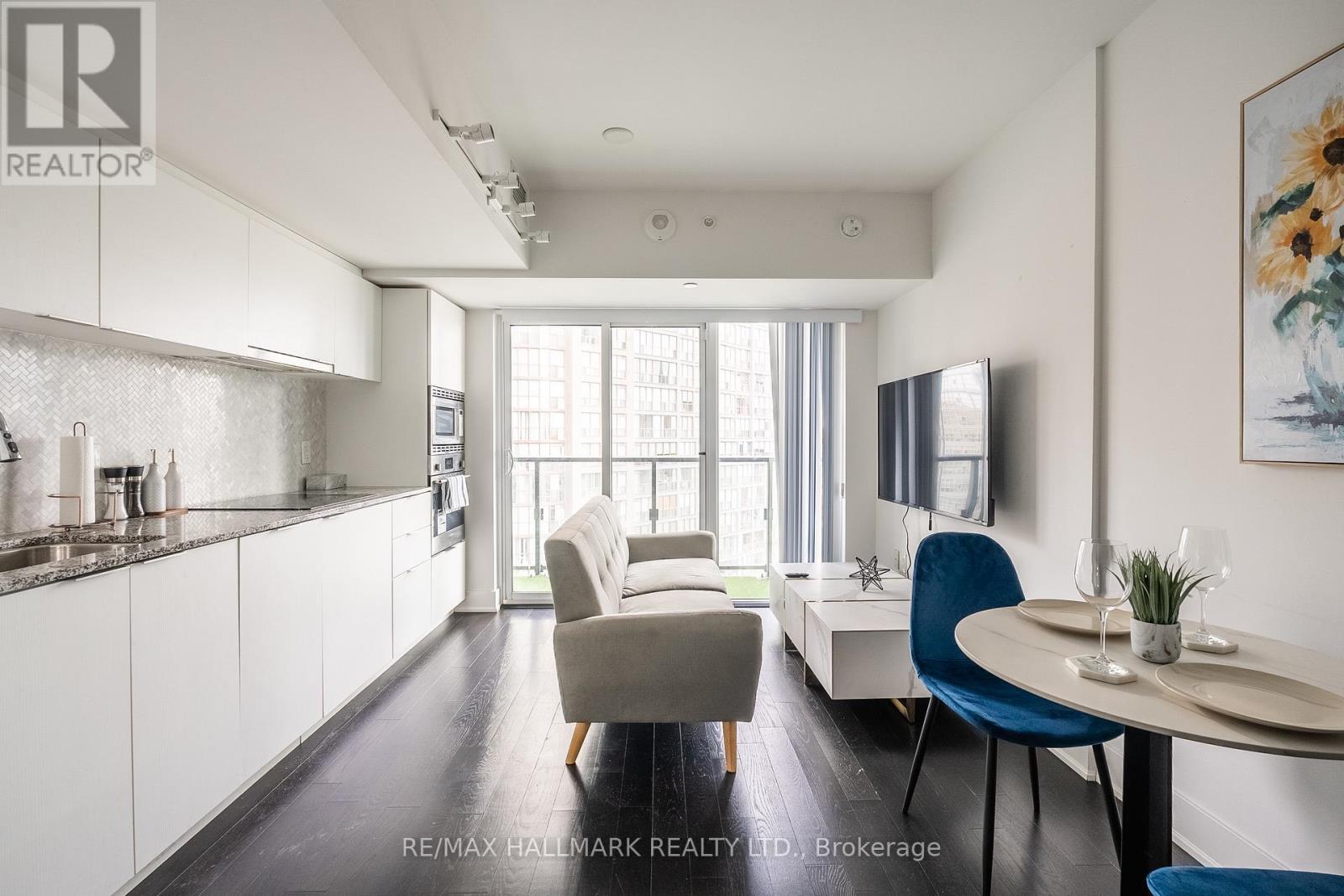 #1302 - 955 BAY STREET, Toronto, Ontario