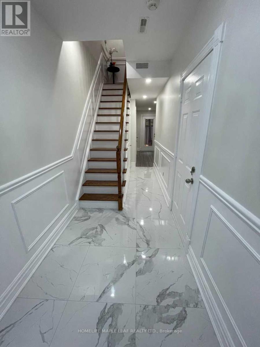 7 Annex Lane, Toronto, Ontario  M5R 3V2 - Photo 3 - C12680878