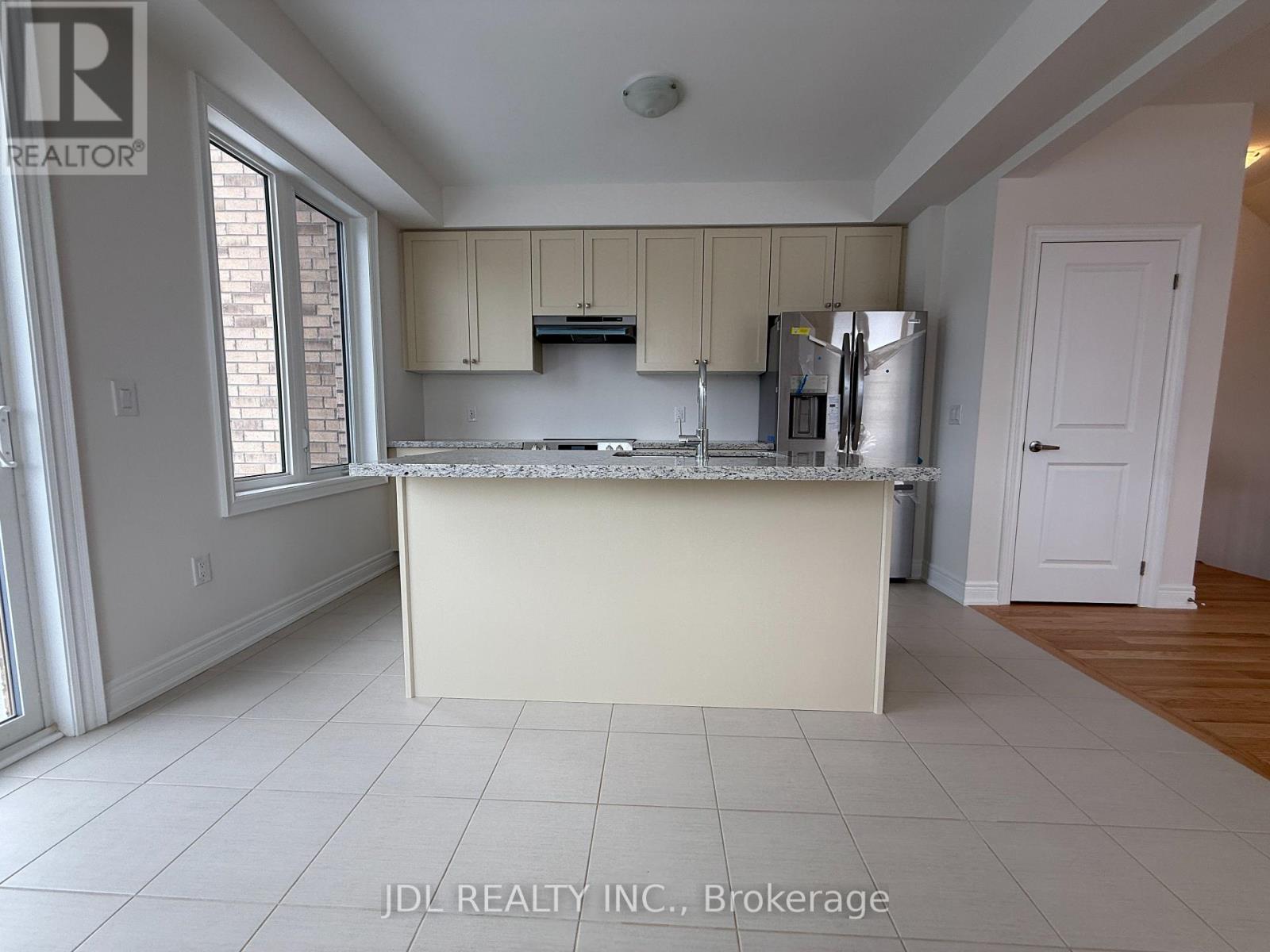 3017 Gatestone Path, Pickering, Ontario  L1X 0R4 - Photo 6 - E12680658