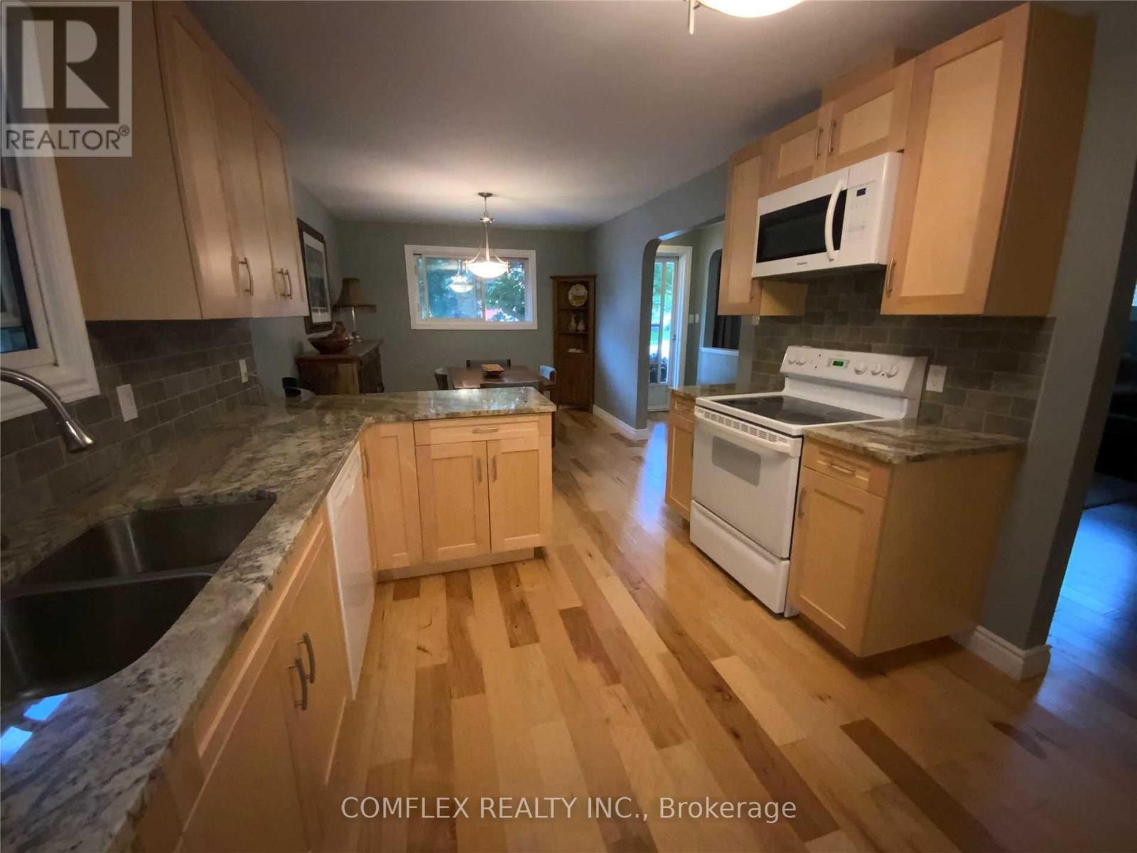 Upper - 40 Bascom Street, Uxbridge, Ontario  L9P 1J3 - Photo 5 - N12680620