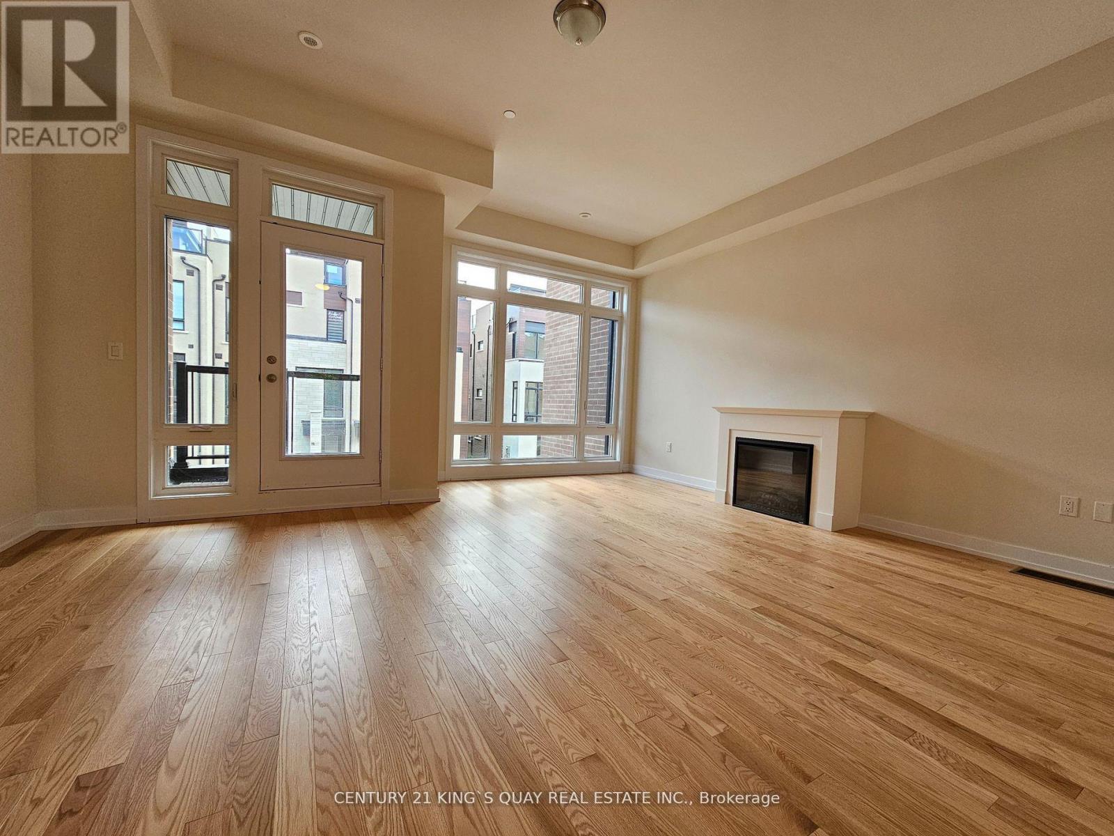 118 Credit Lane, Richmond Hill, Ontario  L4E 1G9 - Photo 3 - N12680686