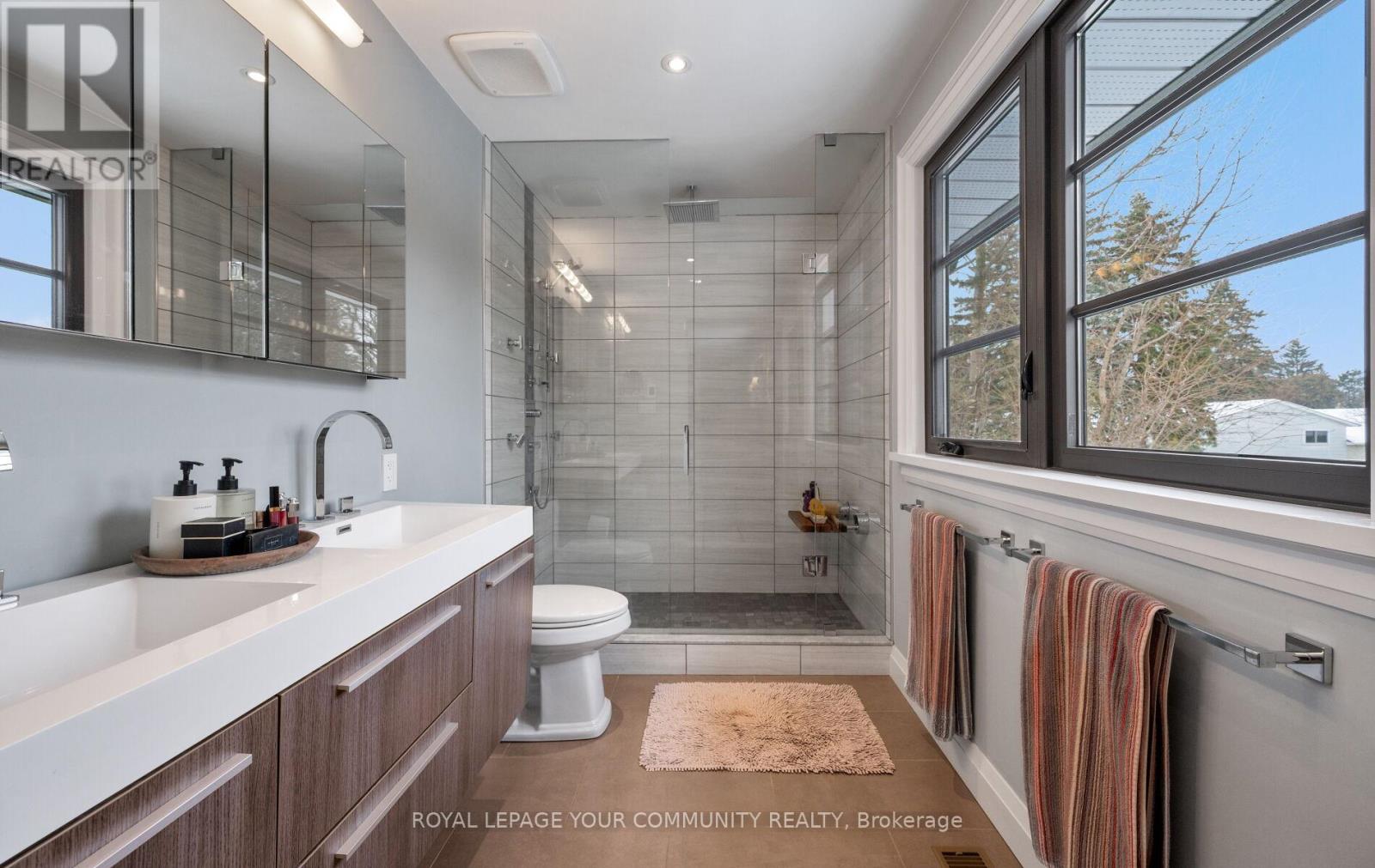 12 Glenview Drive, Aurora, Ontario  L4G 2G8 - Photo 23 - N12680842