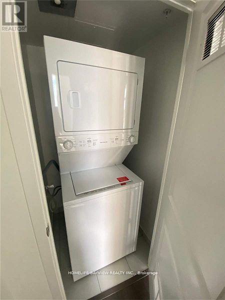 901 - 75 Oneida Crescent, Richmond Hill, Ontario  L4B 0G9 - Photo 7 - N12680898