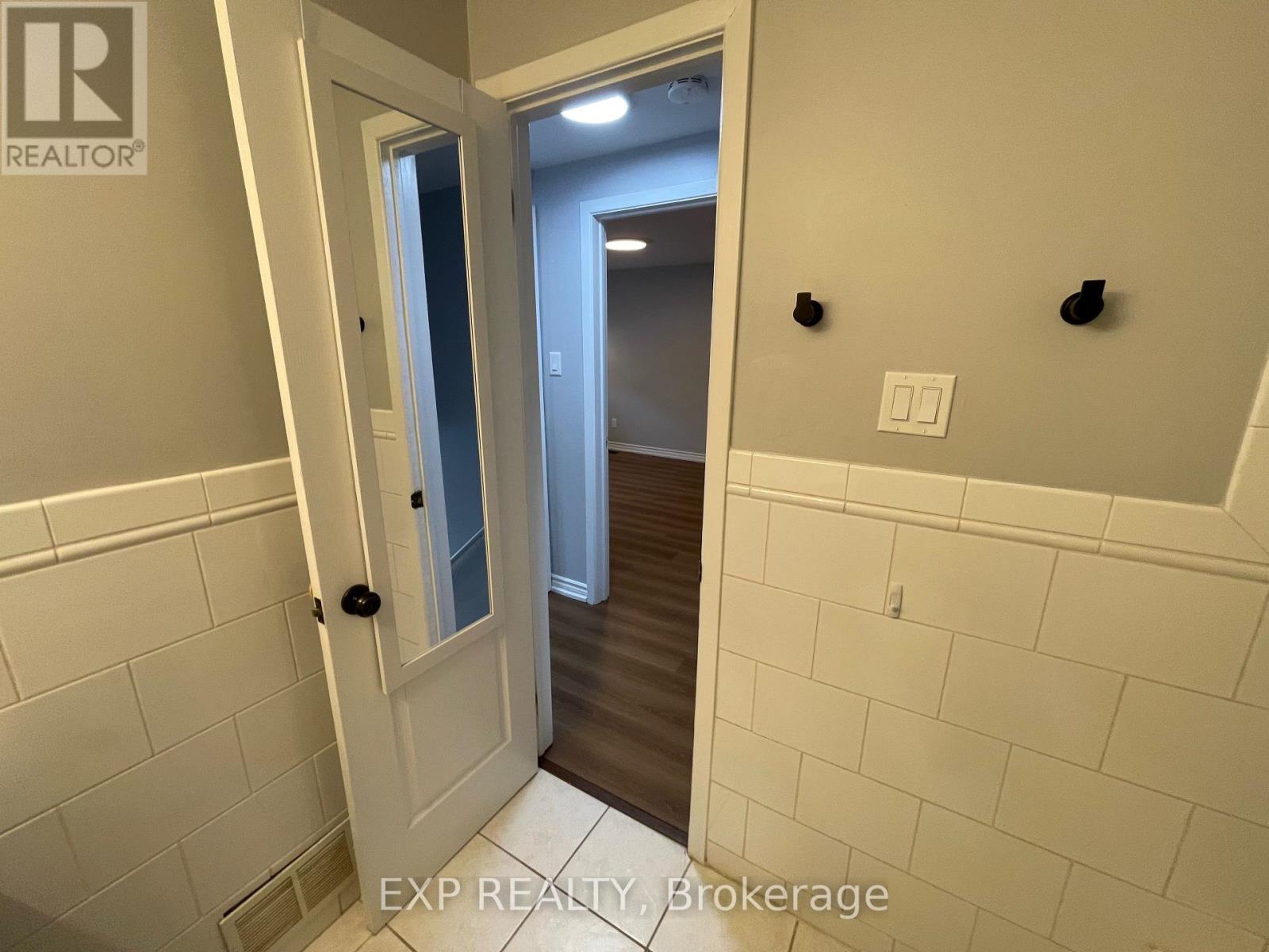 7 Burbank Pl (Main) Place, Barrie (Wellington), Ontario  L4M 2S8 - Photo 14 - S12680698
