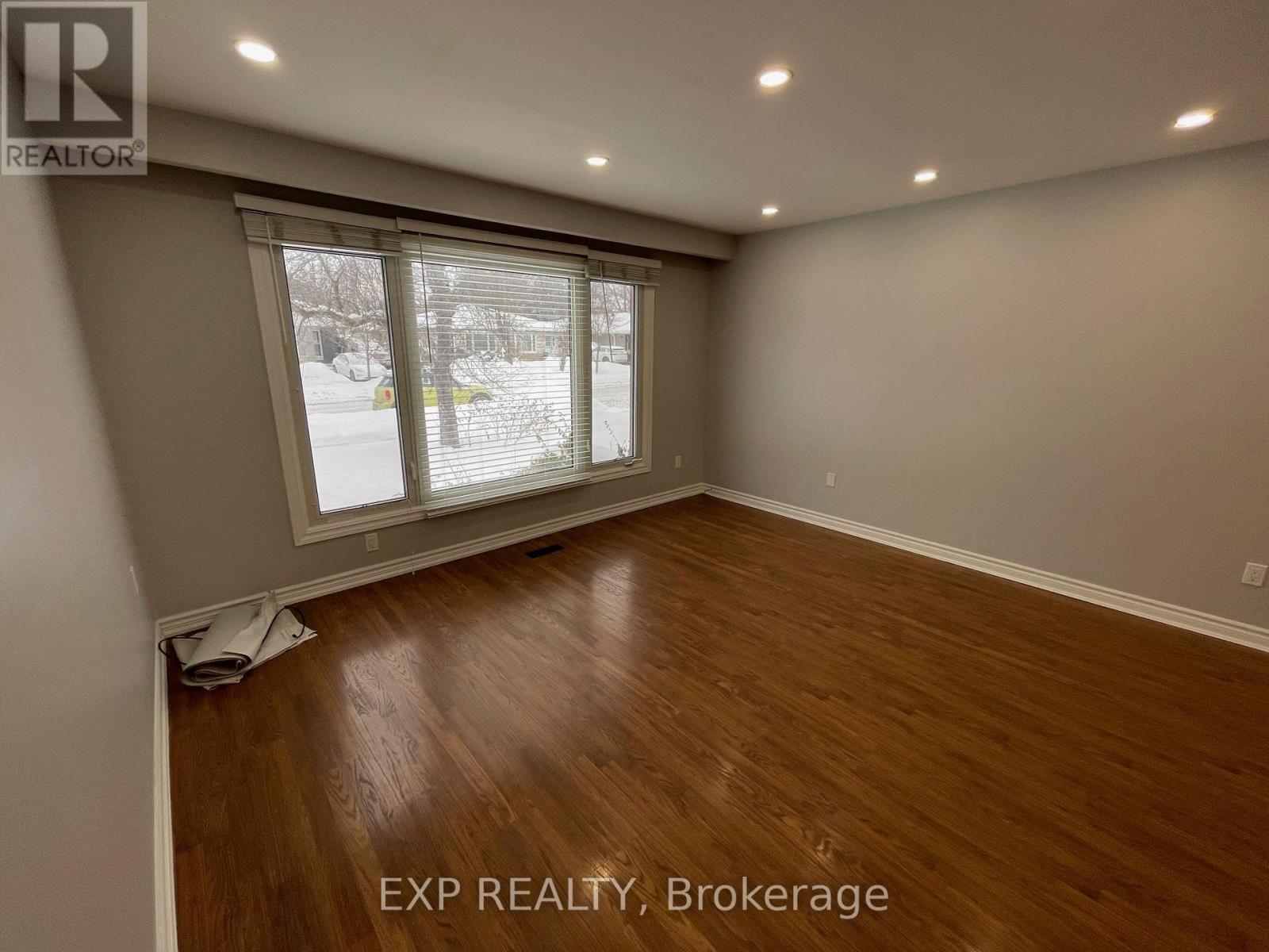 7 Burbank Pl (Main) Place, Barrie (Wellington), Ontario  L4M 2S8 - Photo 4 - S12680698