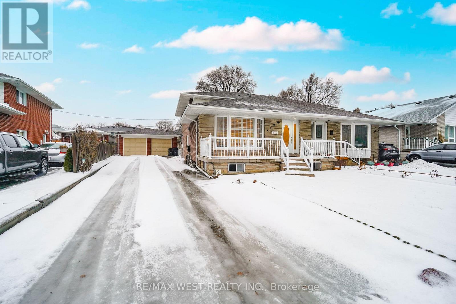 43 Dunsany Crescent, Toronto, Ontario  M9R 3W7 - Photo 2 - W12680668