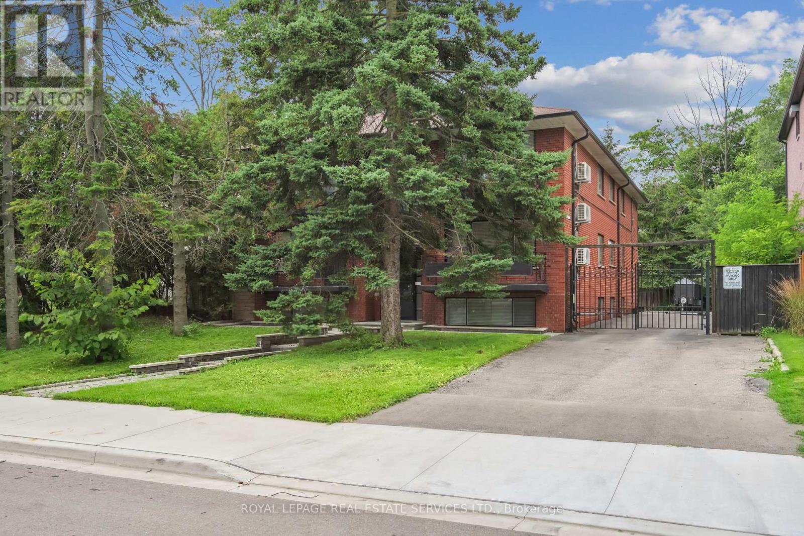 1 - 18 Thirty Third Street, Toronto, Ontario  M8W 3G9 - Photo 3 - W12680690