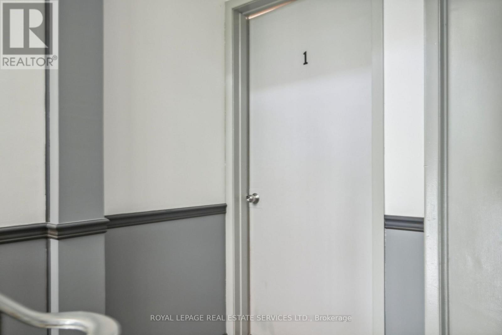 1 - 18 Thirty Third Street, Toronto, Ontario  M8W 3G9 - Photo 5 - W12680690