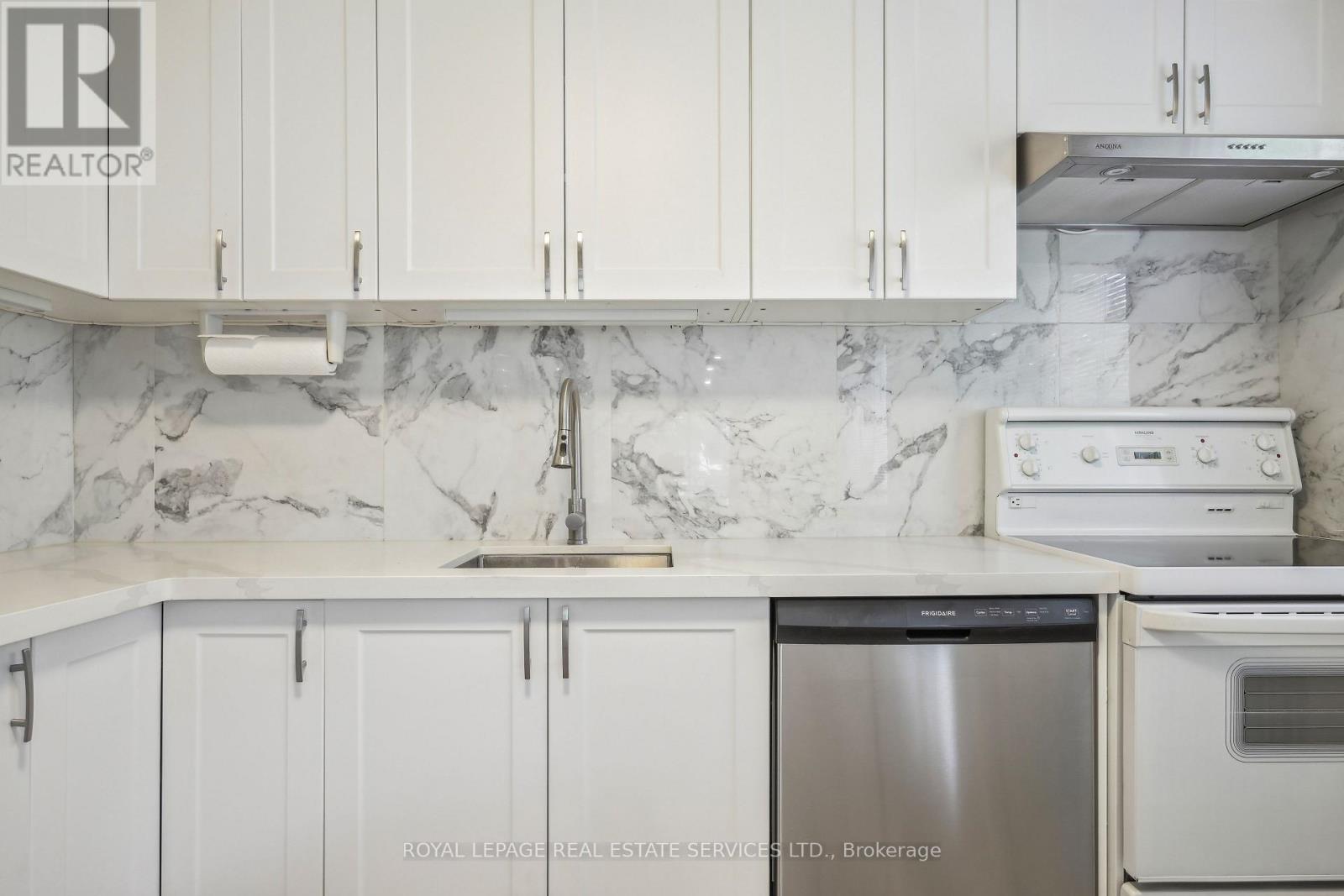 2 - 18 Thirty Third Street, Toronto, Ontario  M8W 3G9 - Photo 12 - W12680692