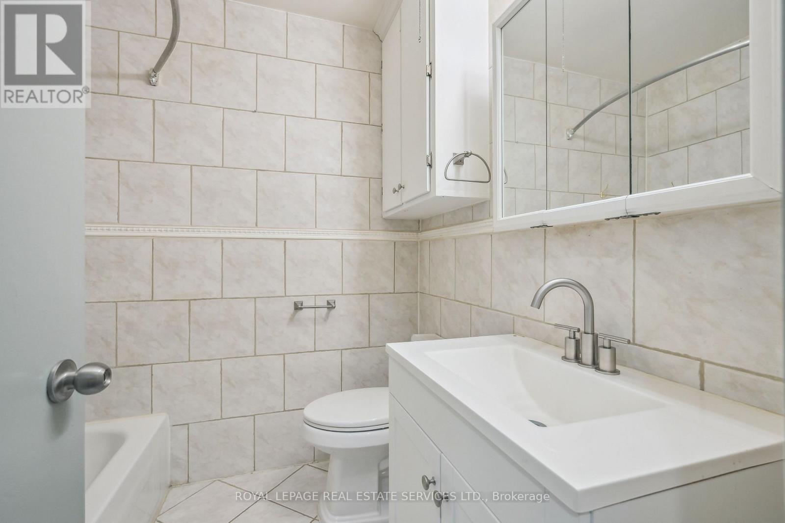 2 - 18 Thirty Third Street, Toronto, Ontario  M8W 3G9 - Photo 17 - W12680692