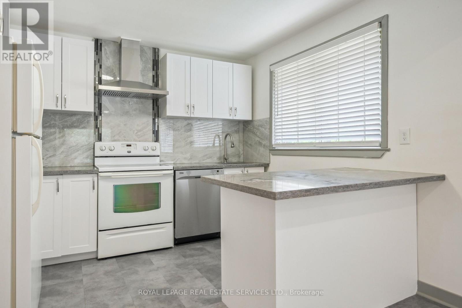 4 - 18 Thirty Third Street, Toronto, Ontario  M8W 3G9 - Photo 14 - W12680696