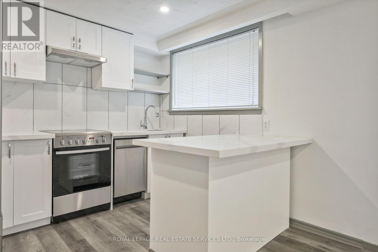 5 - 18 Thirty Third Street, Toronto, Ontario  M8W 3G9 - Photo 10 - W12680710