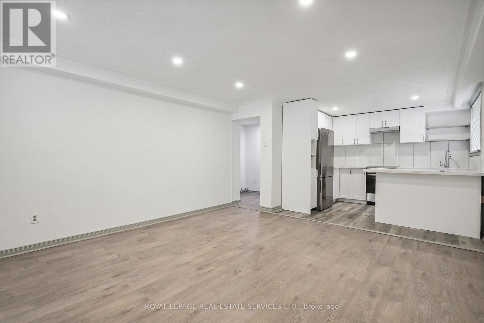 5 - 18 Thirty Third Street, Toronto, Ontario  M8W 3G9 - Photo 8 - W12680710