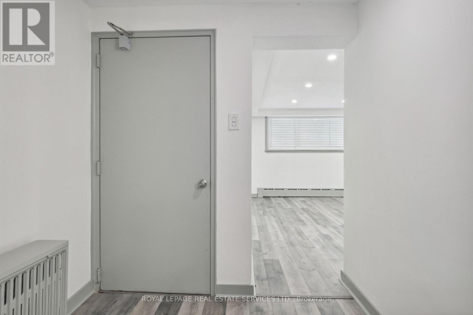 6 - 18 Thirty Third Street, Toronto, Ontario  M8W 3G9 - Photo 6 - W12680712