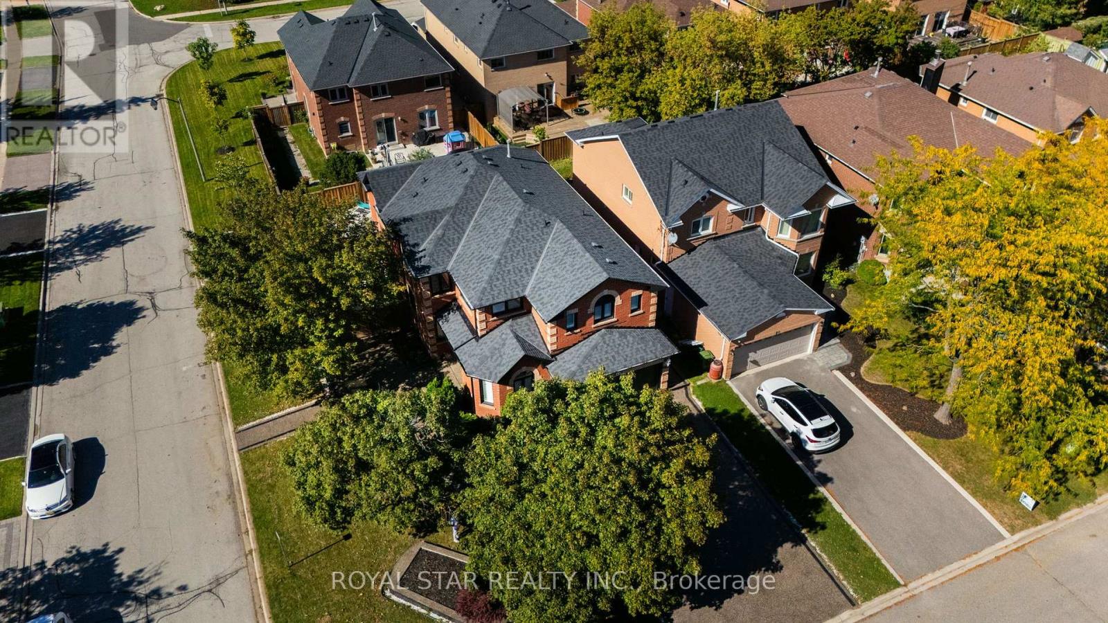 22 Livingston Drive, Caledon, Ontario  L7C 1A1 - Photo 4 - W12680846