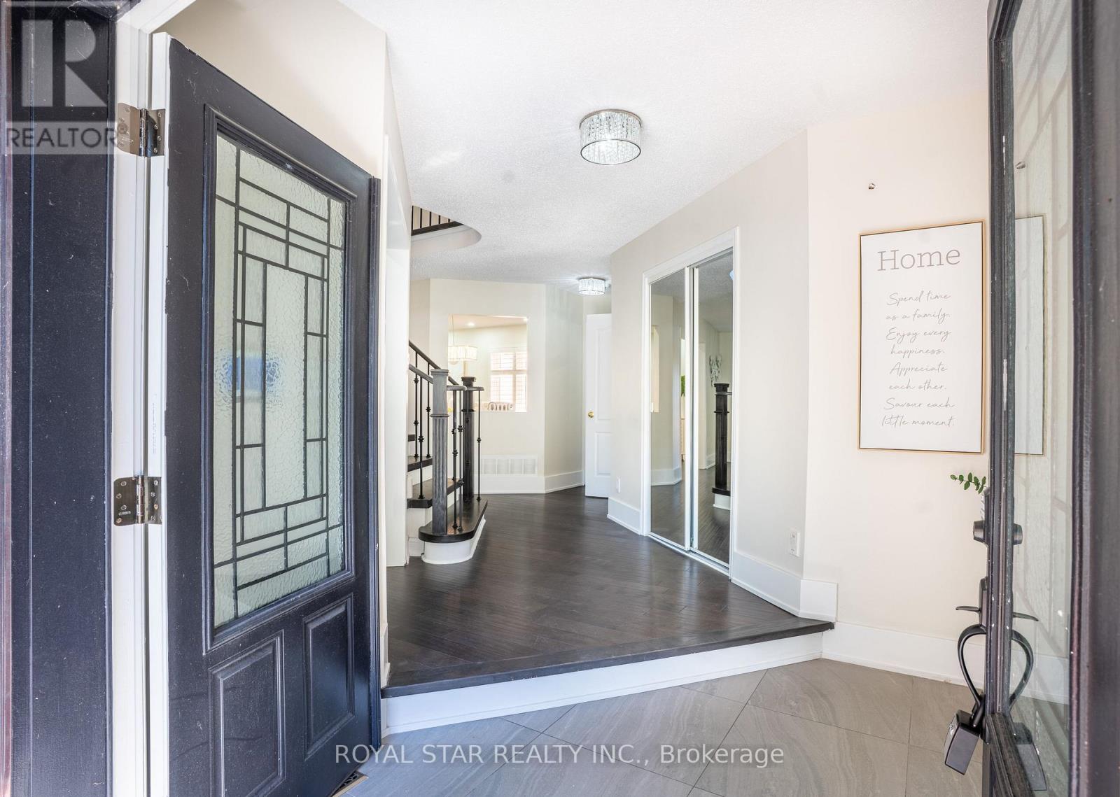 22 Livingston Drive, Caledon, Ontario  L7C 1A1 - Photo 5 - W12680846