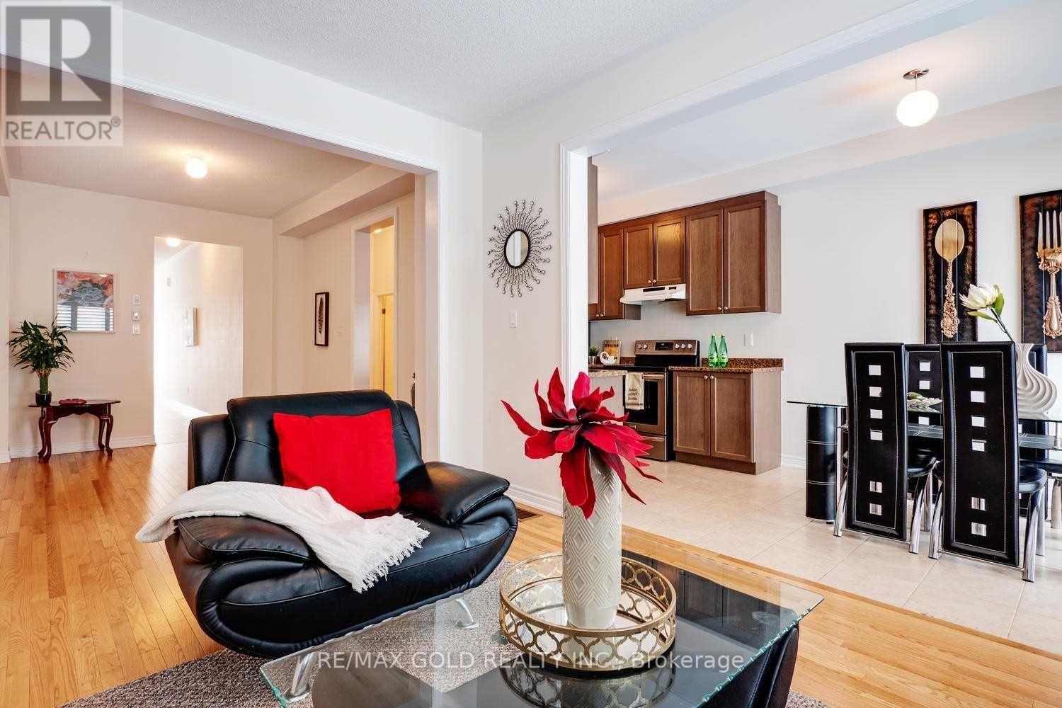 Upper - 71 Lanark Circle, Brampton, Ontario  L6X 5L3 - Photo 6 - W12680886