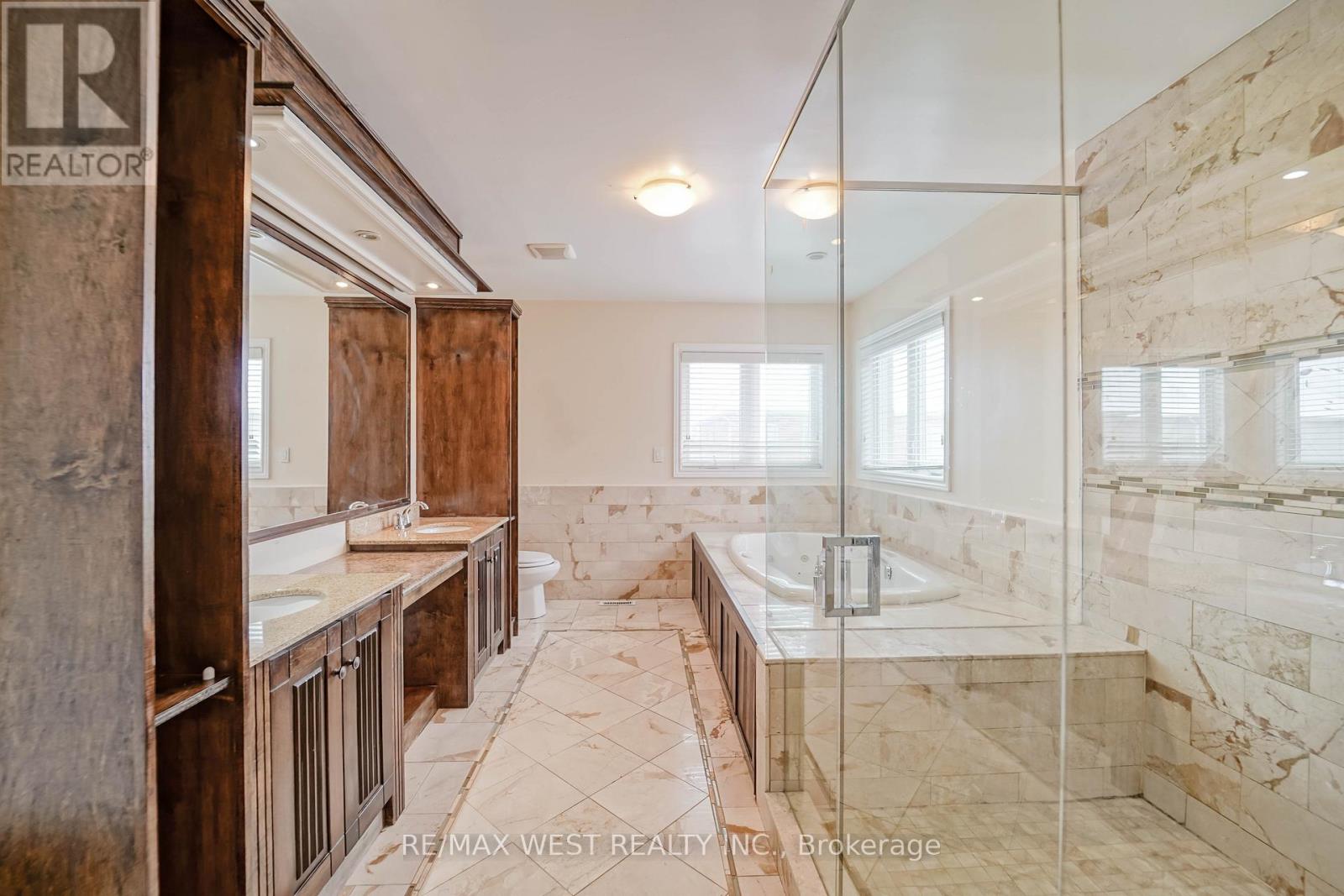 23 Vespahills Crescent, Brampton, Ontario  L6P 2V2 - Photo 11 - W12680894