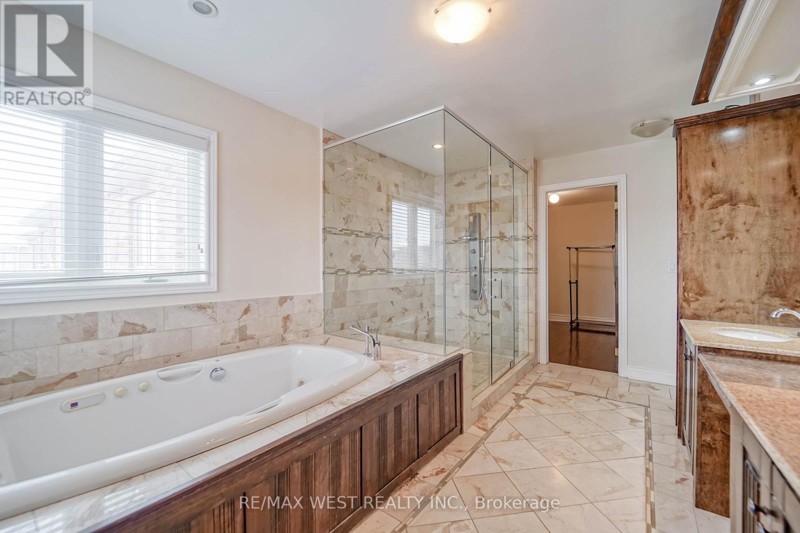 23 Vespahills Crescent, Brampton, Ontario  L6P 2V2 - Photo 12 - W12680894