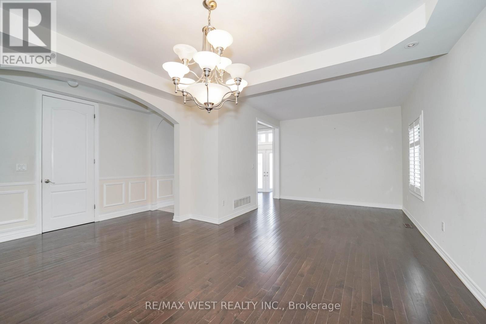 23 Vespahills Crescent, Brampton, Ontario  L6P 2V2 - Photo 2 - W12680894