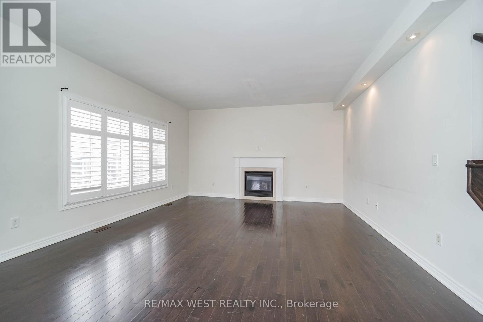 23 Vespahills Crescent, Brampton, Ontario  L6P 2V2 - Photo 7 - W12680894