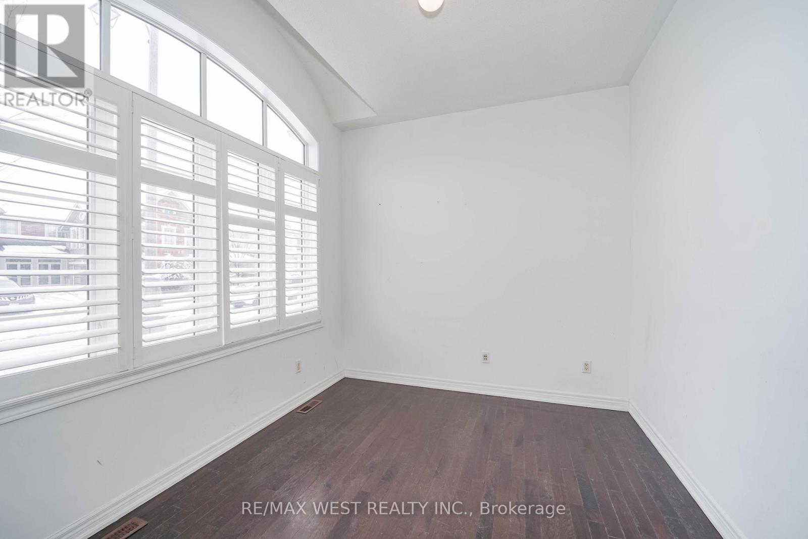 23 Vespahills Crescent, Brampton, Ontario  L6P 2V2 - Photo 8 - W12680894