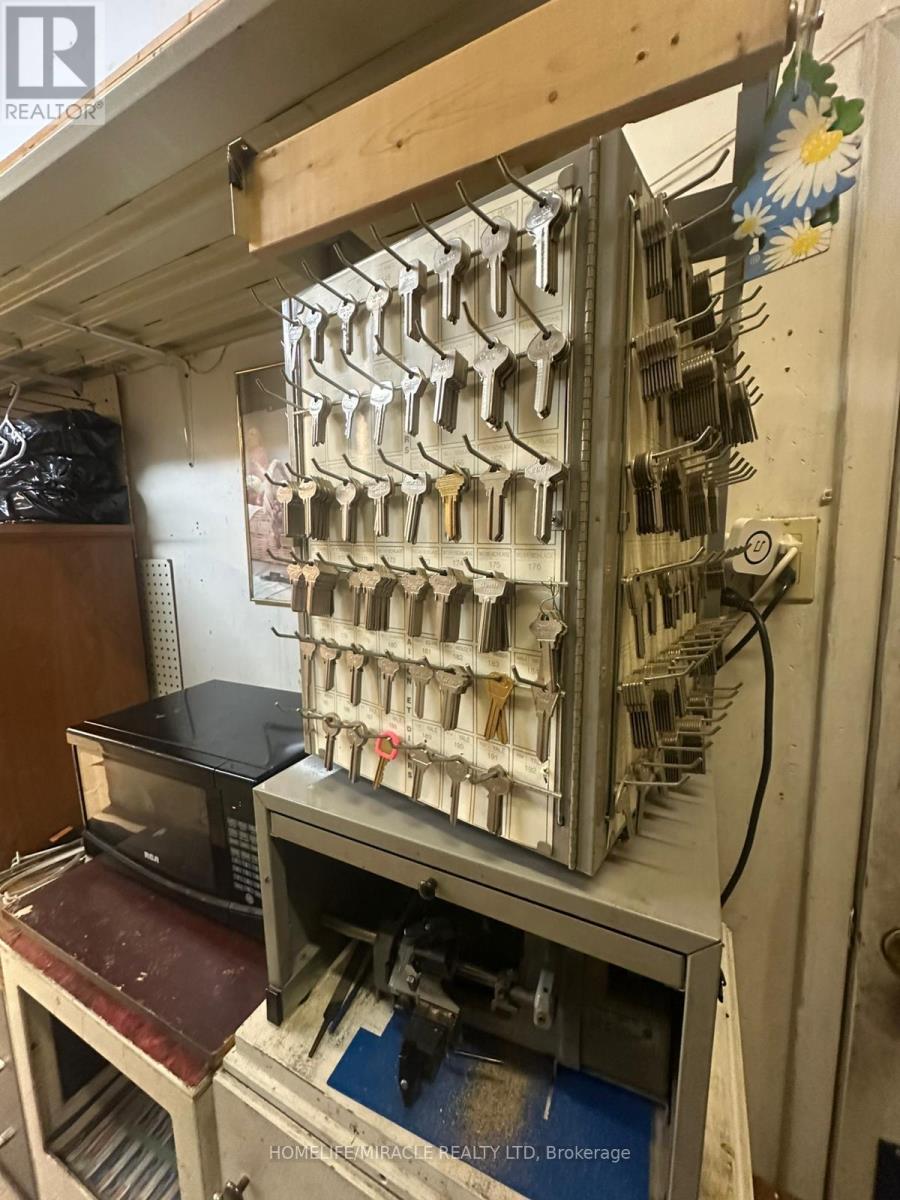 Main - 66 Erie Avenue, Brantford, Ontario  N3S 2E8 - Photo 6 - X12680612