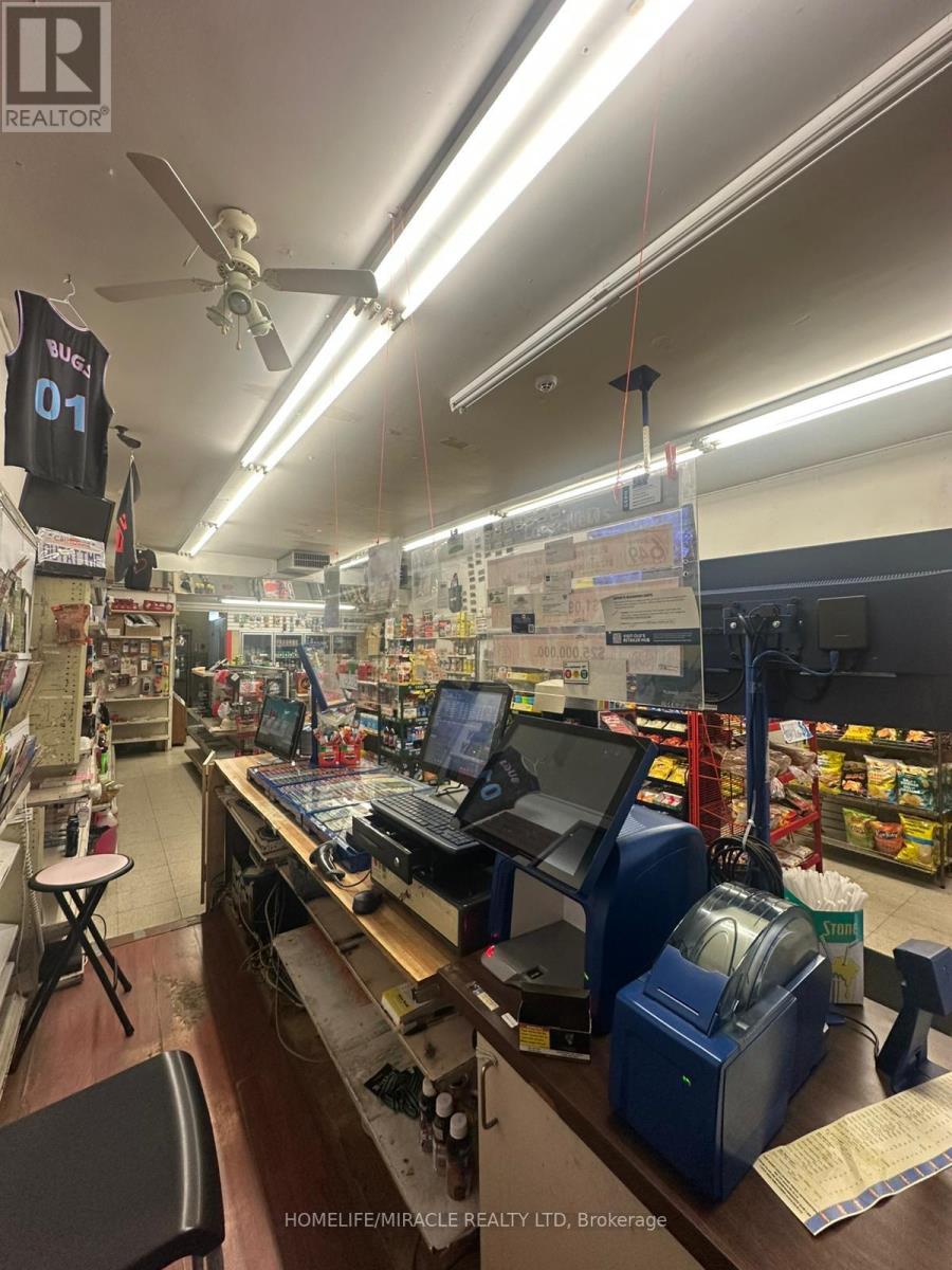 Main - 66 Erie Avenue, Brantford, Ontario  N3S 2E8 - Photo 9 - X12680612